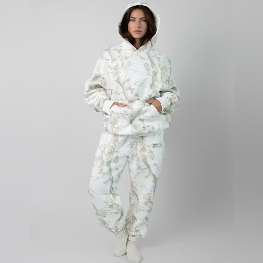 Relaxed White Marble-Print Jogger Pants